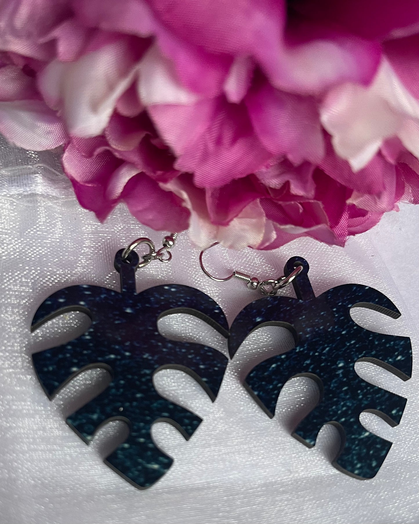 Monstera leaf earrings