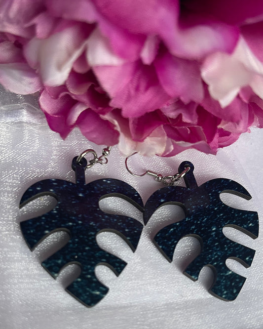 Monstera leaf earrings